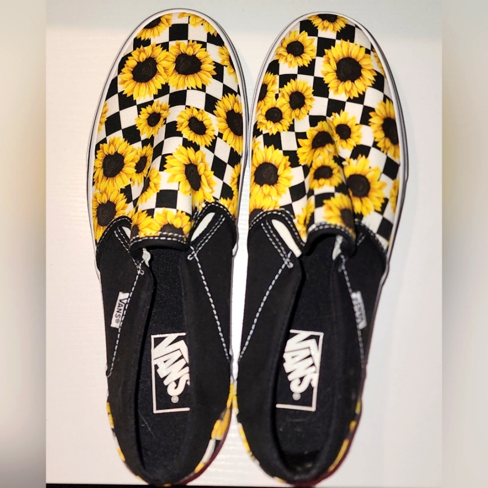 Vans Womens Sunflower slip-on size 11 BRAND NEW